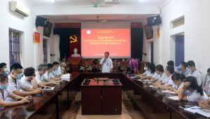 Trung tâm Y tế huyện Văn Chấn tổ chức tập huấn “Hướng dẫn chăm sóc người bệnh viêm đường hô hấp cấp do vi rút SARS-CoV-2 trong cơ sở khám bệnh chữa bệnh”