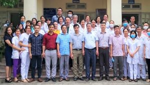 Đoàn cán bộ y tế thuộc Trung tâm Y tế huyện Văn Chấn lên đường chi viện cho tỉnh Bắc Giang chống dịch COVID-19