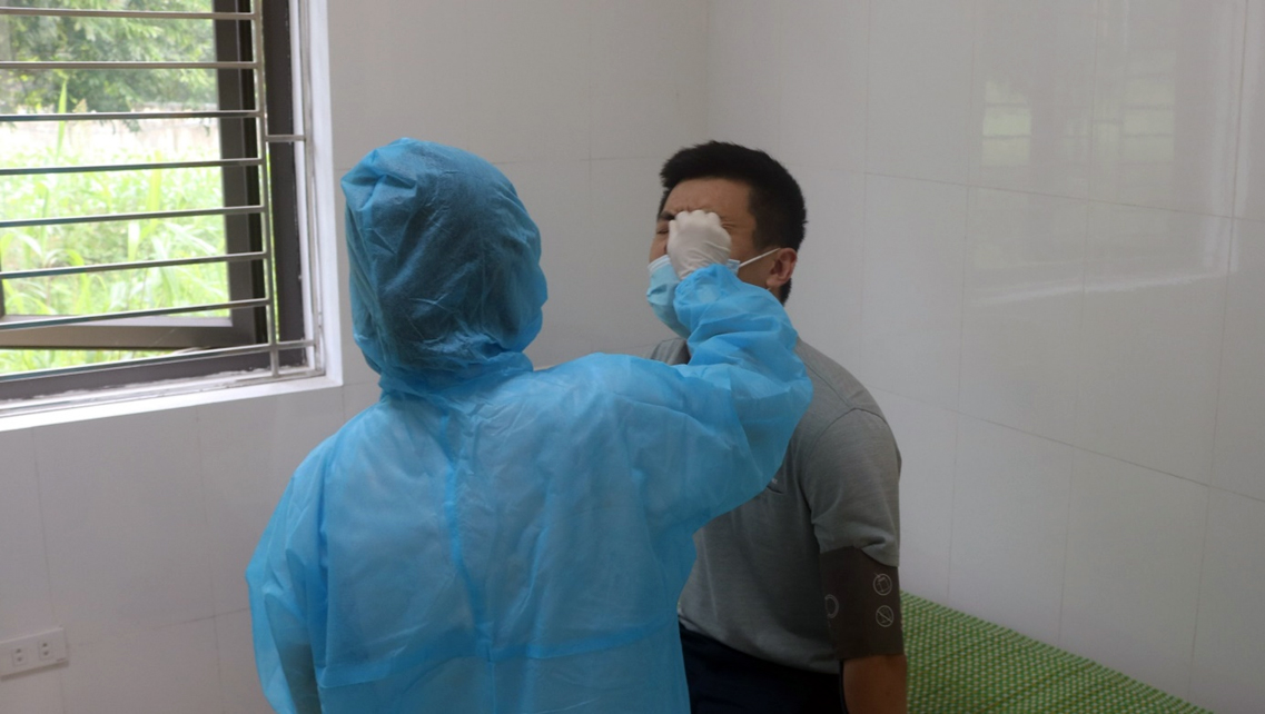 Trung tâm y tế huyện Văn Chấn lấy mẫu xét nghiệm Covid-19 phục vụ công tác bầu cử đại biểu Quốc hội khóa XV và đại biểu Hội đồng nhân dân các cấp.