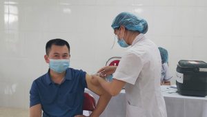 Trung tâm Y tế huyện Văn Chấn triển khai tiêm chủng vắc xin phòng COVID-19 lần 1 đợt 2 năm 2021