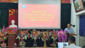 Trung tâm Y tế huyện Văn Chấn tổ chức tập huấn hướng dẫn triển khai chiến dịch tiêm vắc xin phòng Covid-19