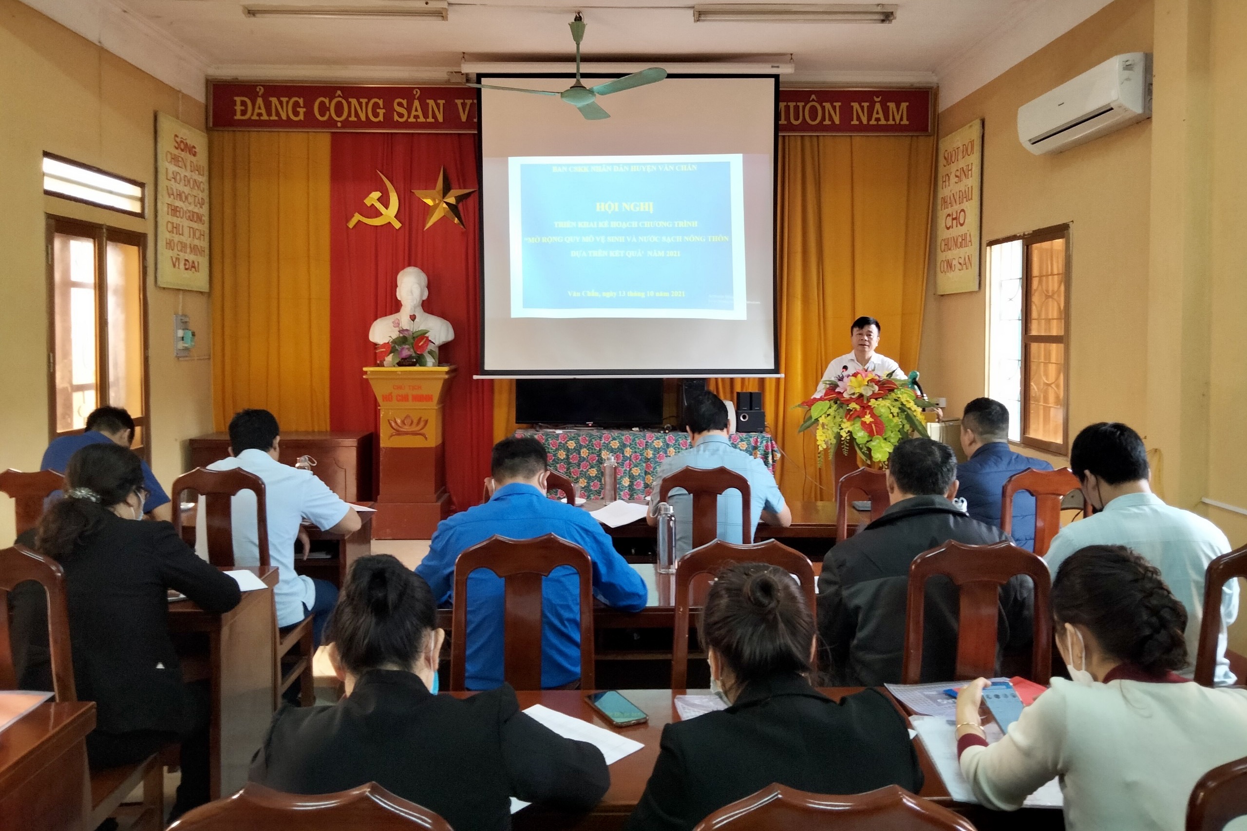 Trung tâm Y tế huyện Văn Chấn tổ chức hội nghị triển khai chương trình “Mở rộng quy mô vệ sinh và nước sạch nông thôn dựa trên kết quả” năm 2021