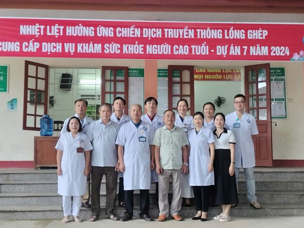 Trung tâm Y tế huyện Văn Chấn Khám sức khỏe người cao tuổi trong nội dung “Nâng cao chất lượng dân số vùng đồng bào dân tộc thiểu số và miền núi”