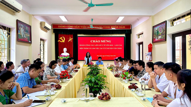 Đoàn khảo sát liên Sở Y tế Lào Cai – Yên Bái khảo sát thực trạng công tác y tế chuẩn bị cho hợp nhất 2 tỉnh Lào Cai và Yên Bái tại Trung tâm Y tế huyện Văn Chấn